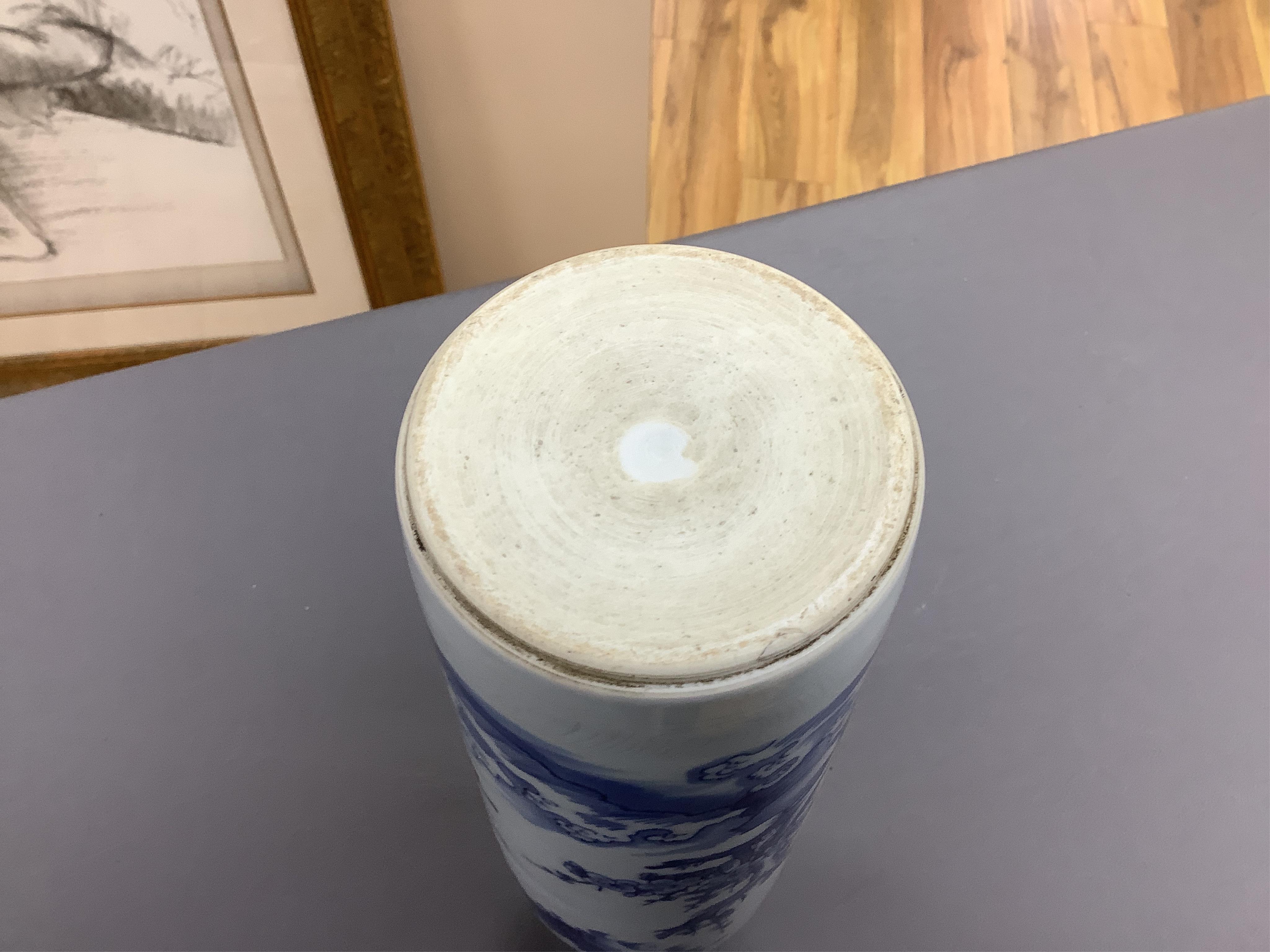 A small Chinese blue and white Rolwagen vase, 27cm